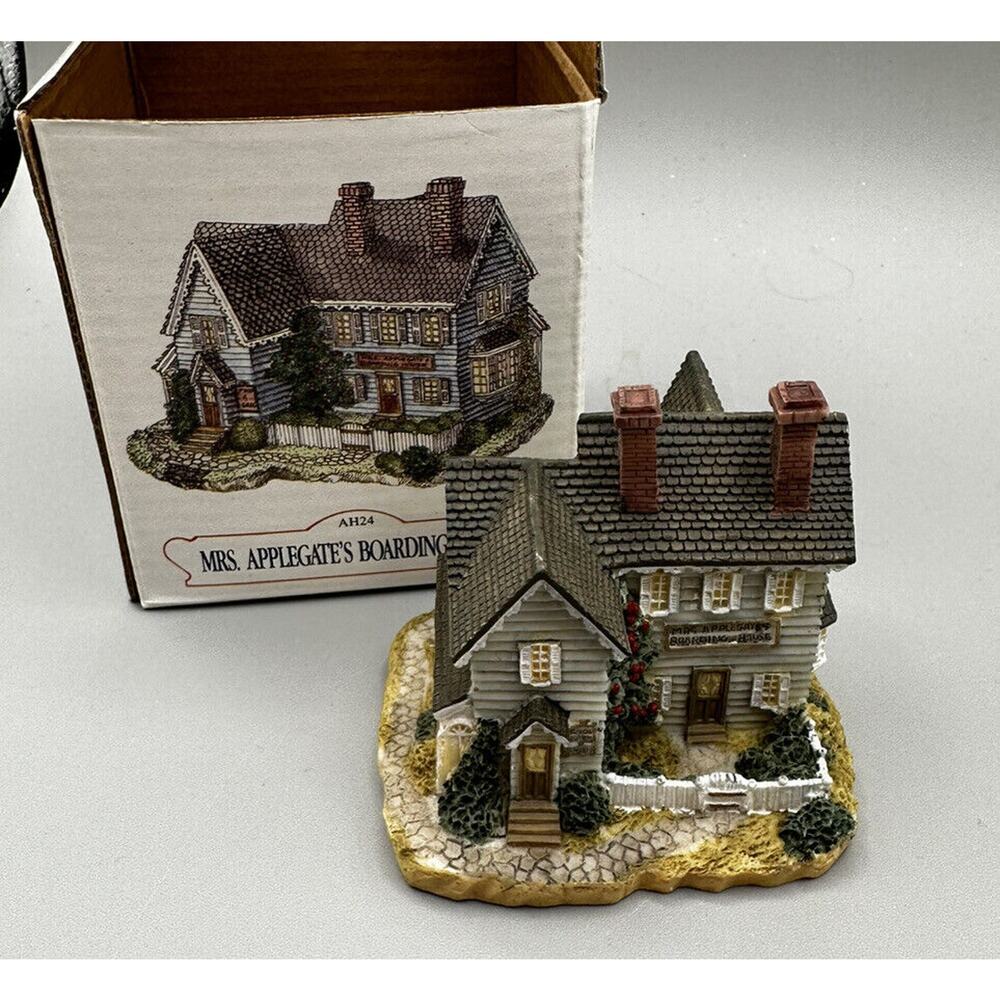 Village Liberty Falls Mrs. Applegate's Boarding Ho #A29 Collection Felt Bottom